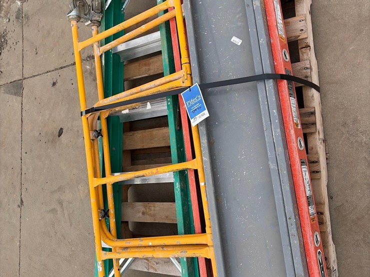 assortment-of-ladders-&-drywall-scaffolding-image-6