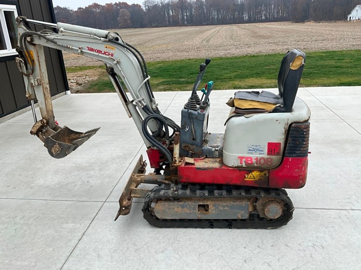 2009-takeuchi-tb108-image-1