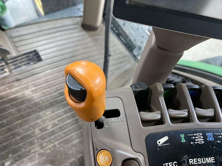 2013-john-deere-7230r-image-21