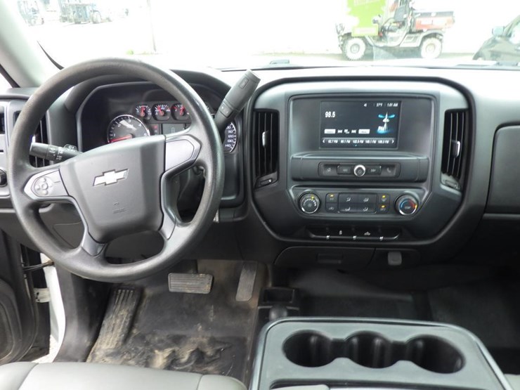 2018-chevrolet-1500-image-9