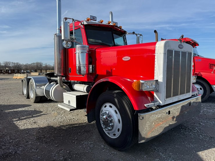 2014-peterbilt-389-image-3