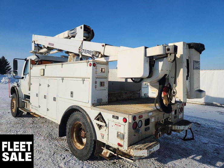 2008-freightliner-m2-106-image-35