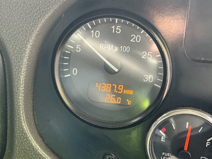 2018-peterbilt-520-image-33