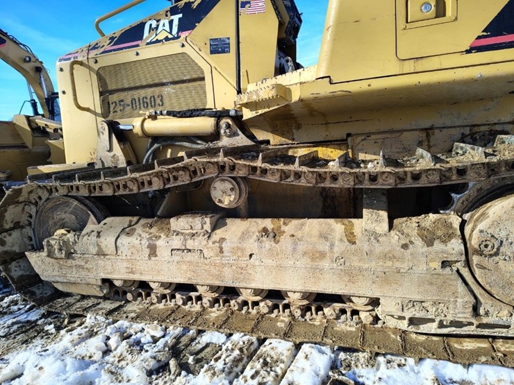 2005-caterpillar-d4g-xl-image-11