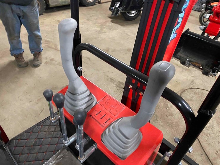 2025-future-ft13-mini-excavator-image-12