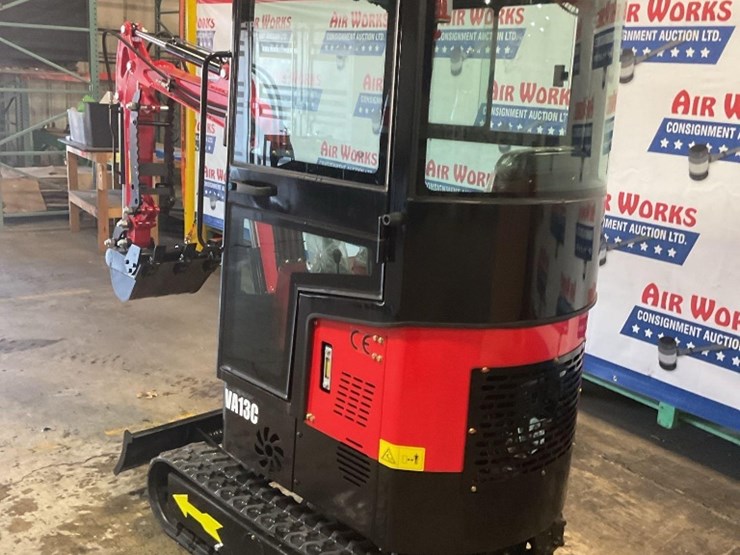 (inv.50032)-2025-miva-va13c-mini-excavator,-13.5-hp-gas-engine,-aux.-hydraulics,-has-broken-glass-image-3