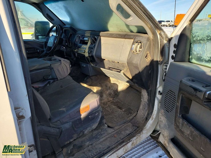 2011-ford-f350-image-28