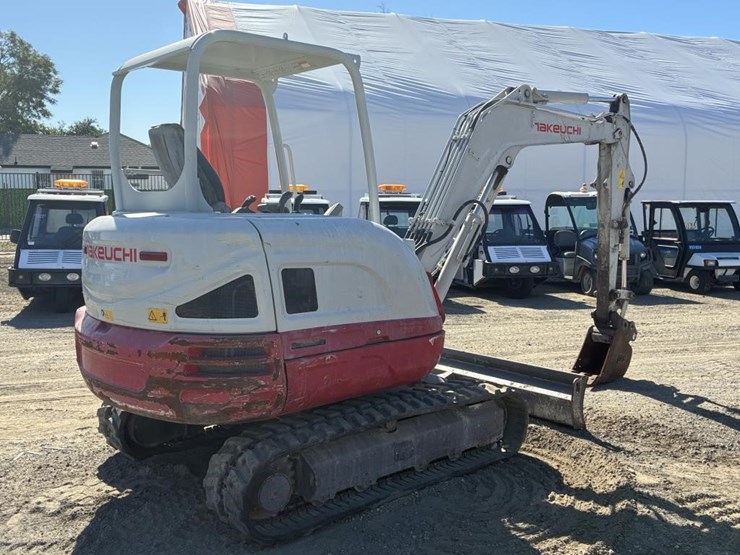 2016-takeuchi-tb240-image-3