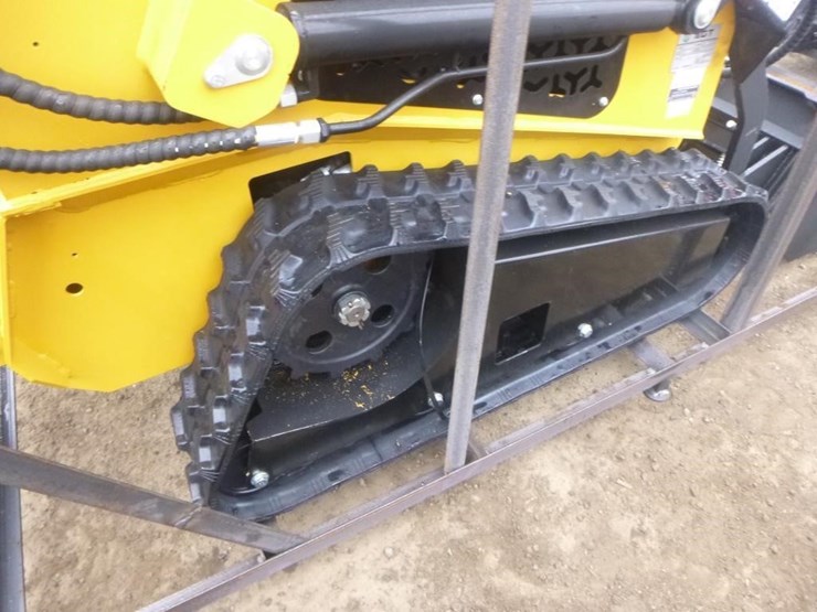 2025-agt-mx-crt23-skid-steer-track-loader-image-17