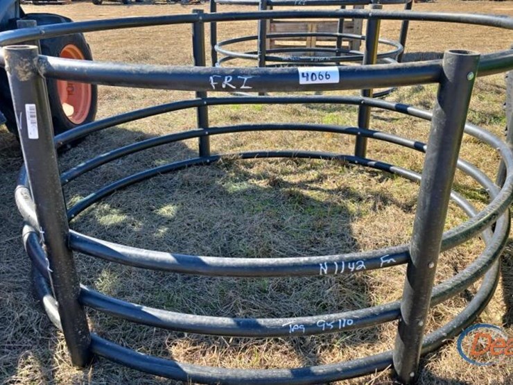 round-hay-ring-image-1
