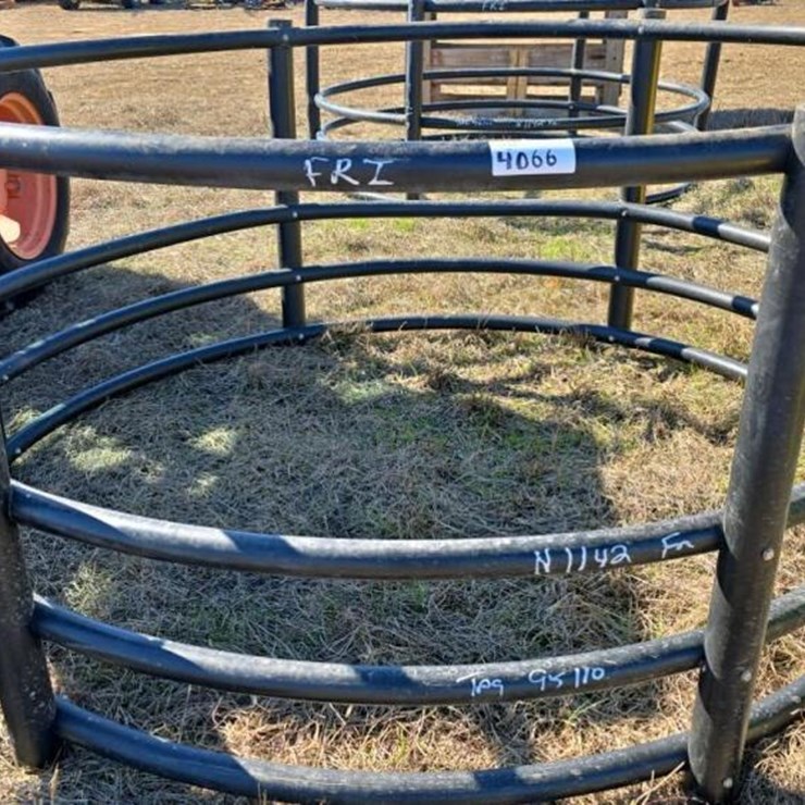 ROUND HAY RING