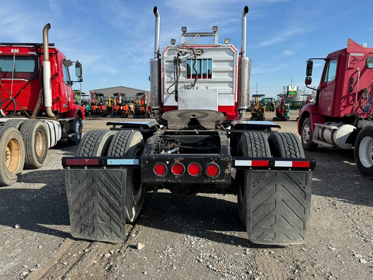 2014-peterbilt-389-image-5