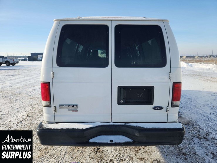 2014-ford-cargo-image-7