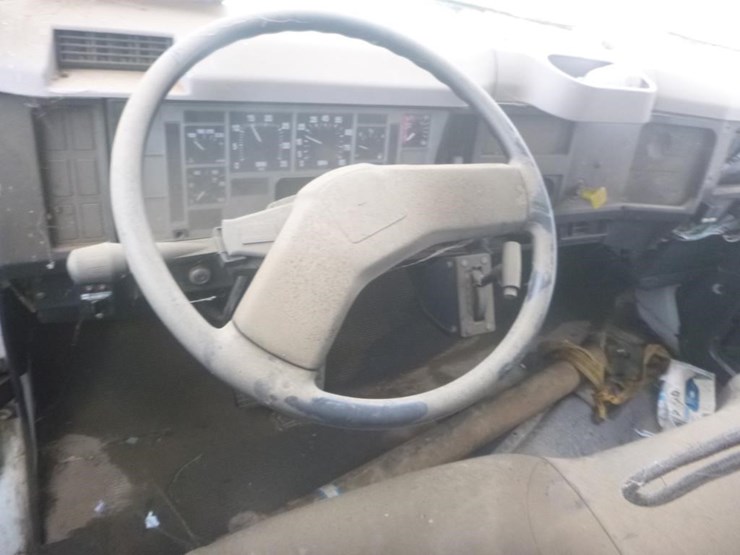 1997-international-4700-image-12