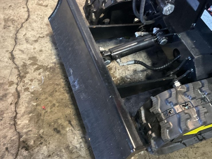 (inv.50032)-2025-miva-va13c-mini-excavator,-13.5-hp-gas-engine,-aux.-hydraulics,-has-broken-glass-image-11