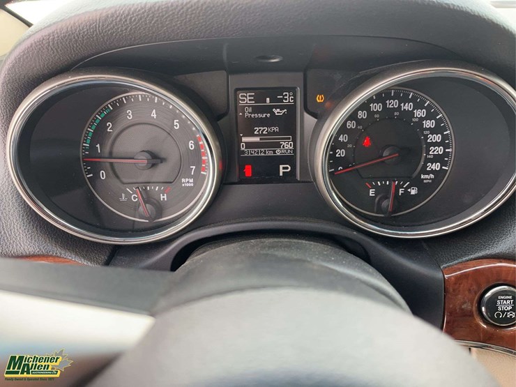 2011-jeep-grand-cherokee-limited-image-19