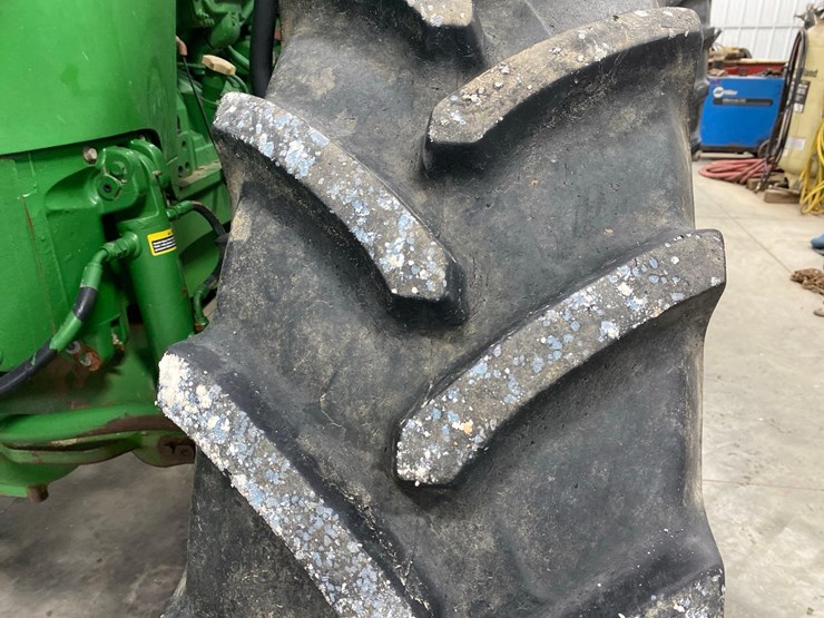 2013-john-deere-7230r-image-26