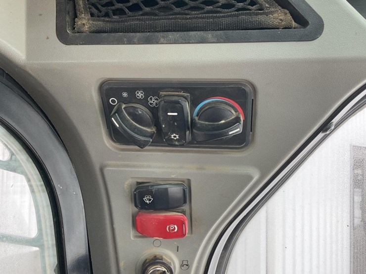 2021-caterpillar-259d3-image-15