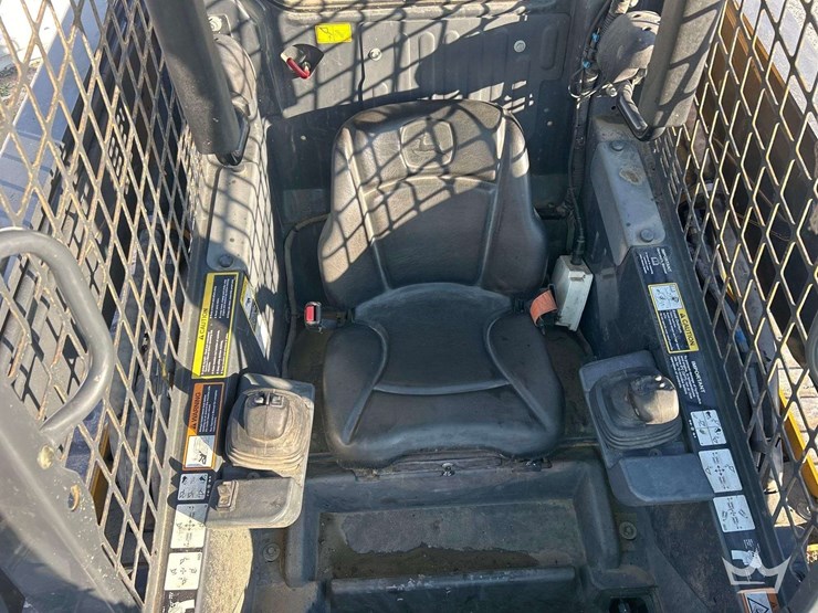 2020-deere-333g-image-15