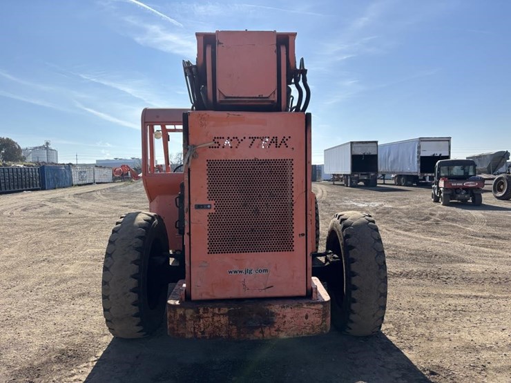 2005-jlg-8042-image-8