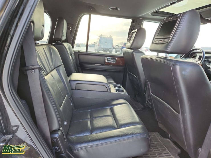 2013-lincoln-navigator-image-19