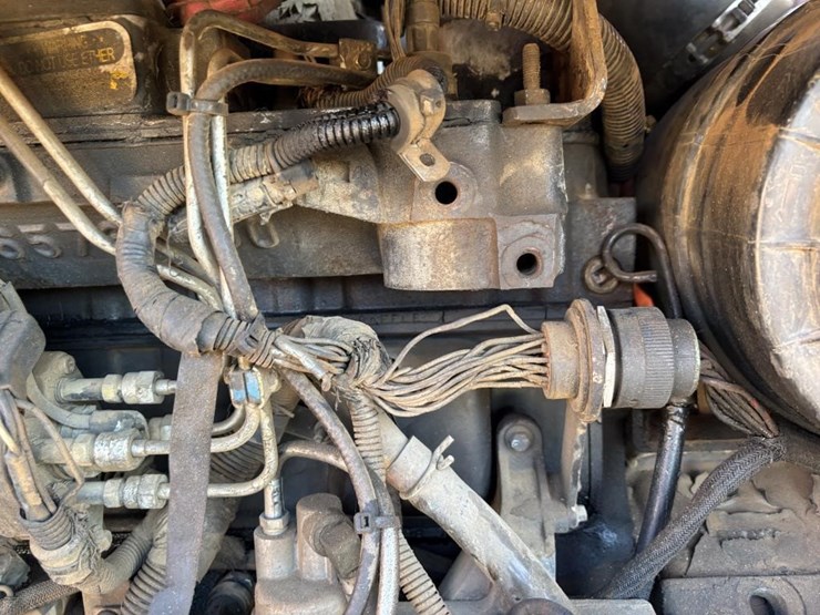 2005-jlg-8042-image-46