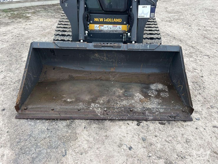 2023-new-holland-c327-image-24