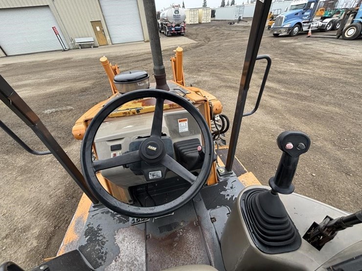 2011-case-570m-xt-image-31