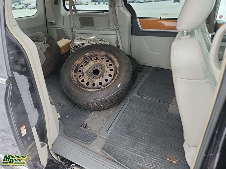 2009-chrysler-town-&-country-image-23