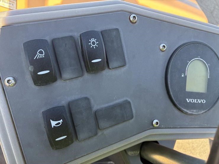 2018-volvo-dd25b-image-18