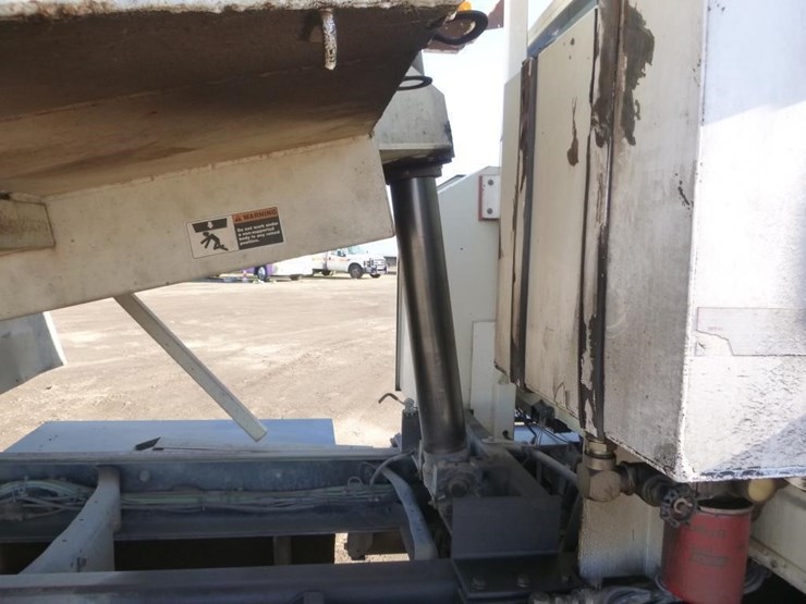 2004-international-7400-image-25