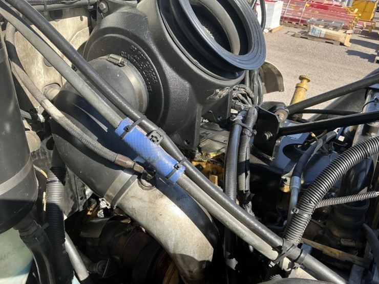 2007-peterbilt-335-image-17