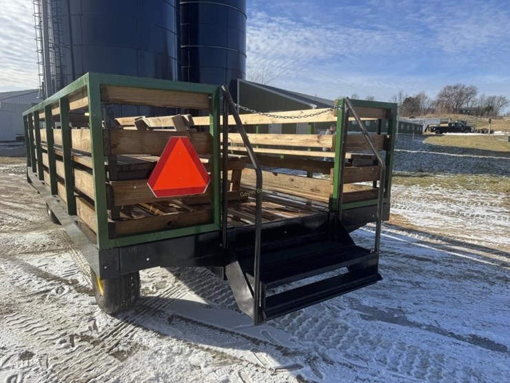 stoltzfus-18'-people-moving-wagon-image-8