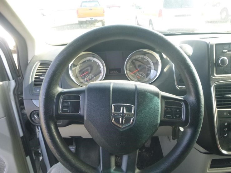 2014-dodge-grand-caravan-image-16