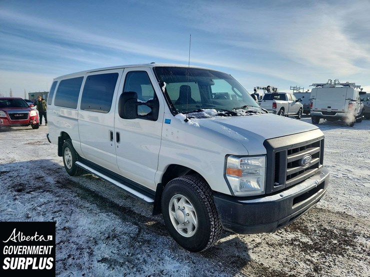 2014-ford-cargo-image-2