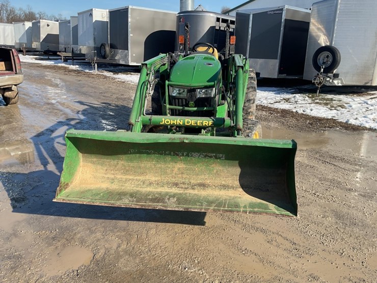 john-deere-4044m-image-4