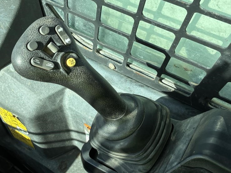 2021-bobcat-t64-image-13