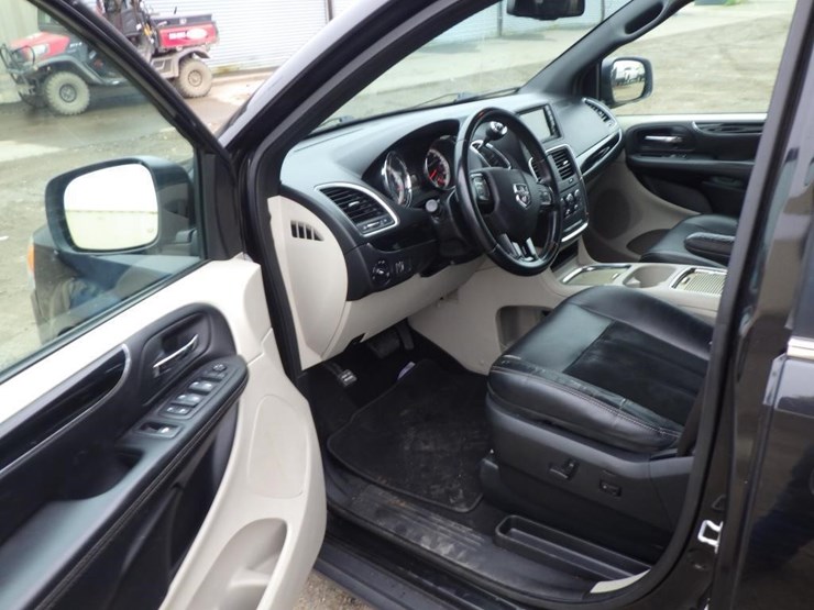 2017-dodge-grand-caravan-image-5