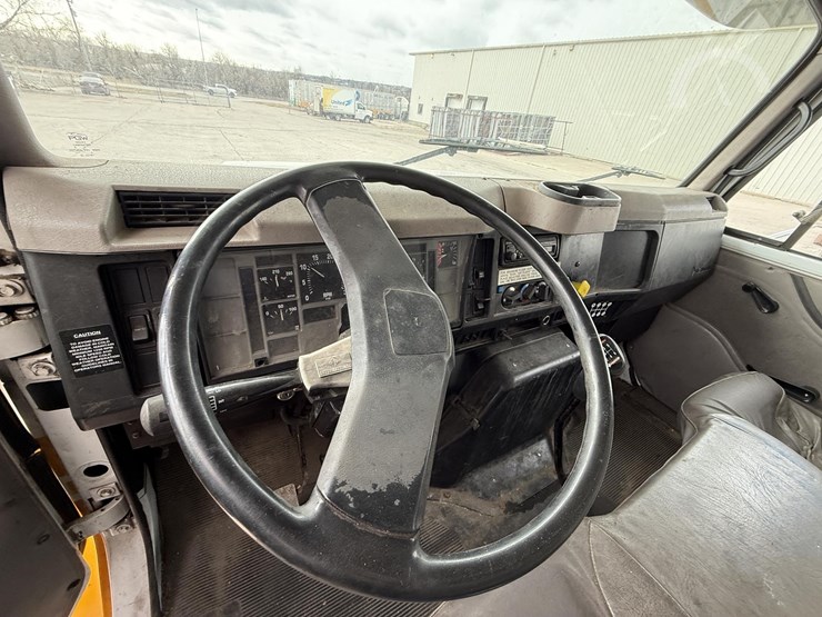 2000-international-4700-image-21