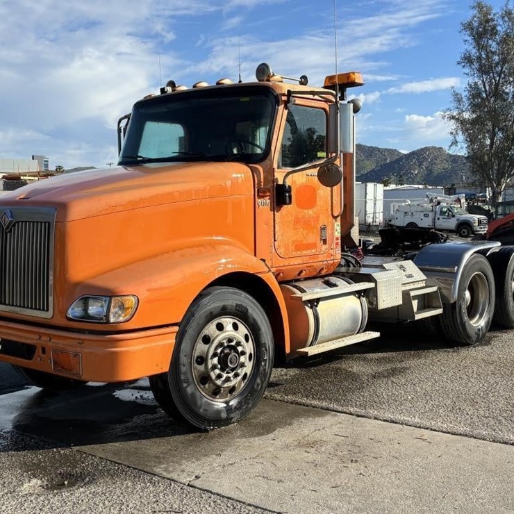 2001 INTERNATIONAL 2001