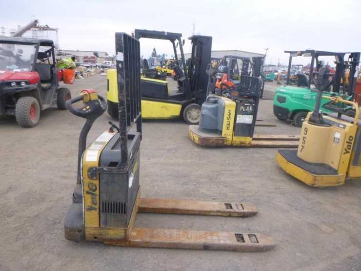 yale-electric-pallet-jack-image-6