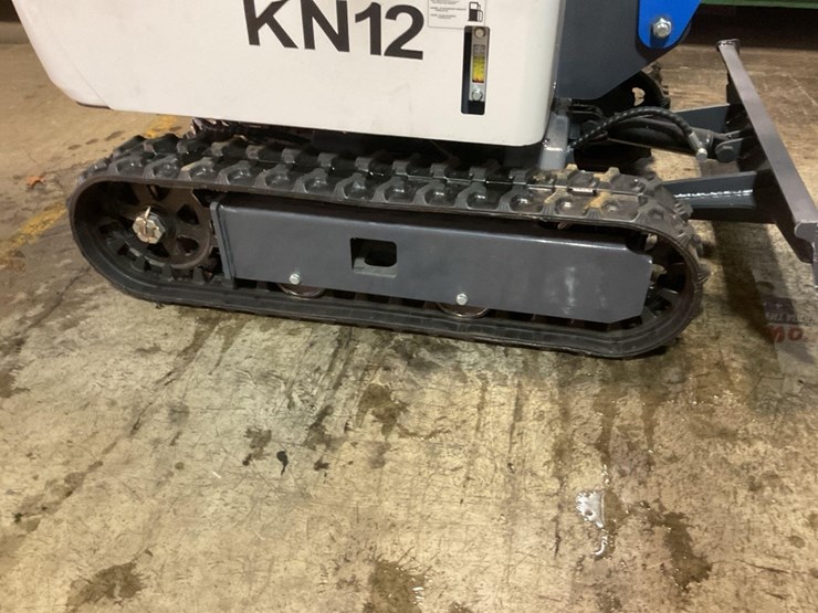 (inv.50010)-new-unused-kylin-kn12-mini-excavator,-14-hp-gas-engine,-manual-thumb,-16"-bucket,-blade-image-2