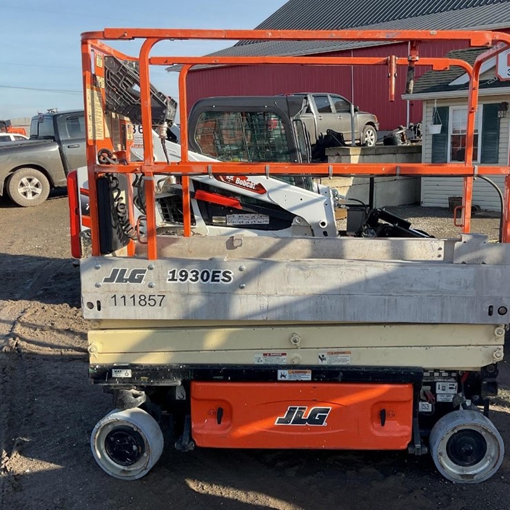2011 JLG 1930ES