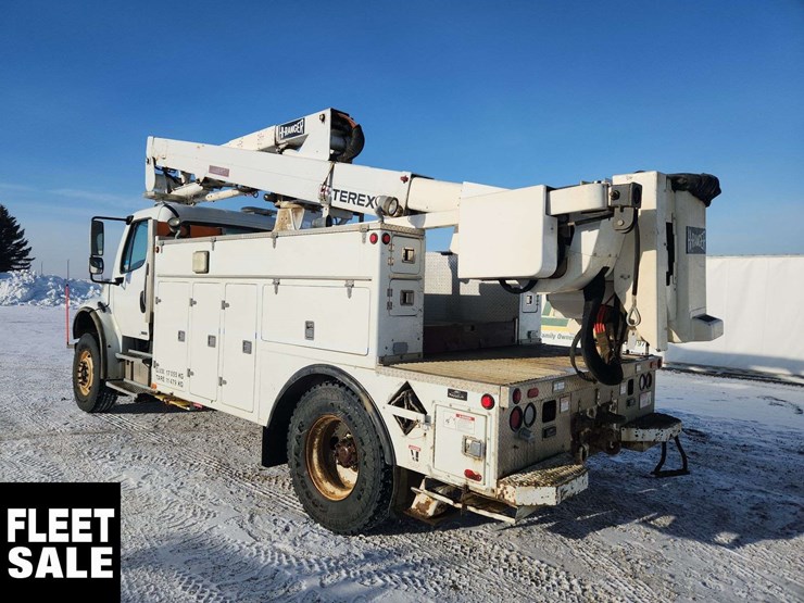 2008-freightliner-m2-106-image-3