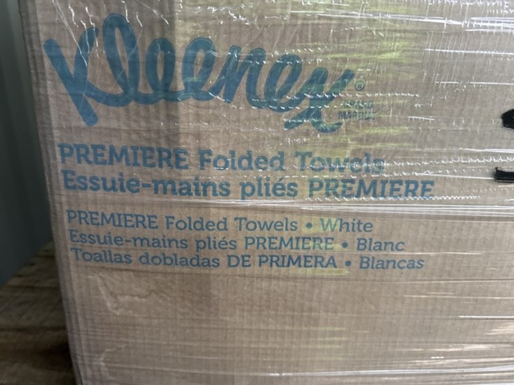 pallets-of-asst-paper-towels-and-masks-image-2