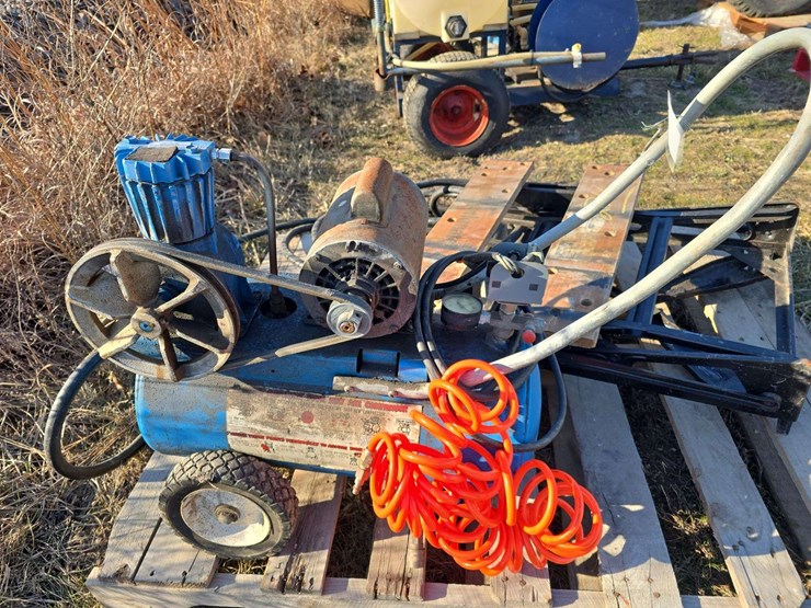 electric-air-compressor,-stand,-and-hose-image-3