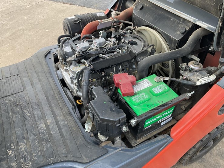 (inv.51000)-2016-toyota-8fdu18-diesel-forklift,-567-hours,-4000-cap,-3-stage-mast,-fork-positioner-image-6