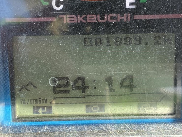 2016-takeuchi-tb240-image-25