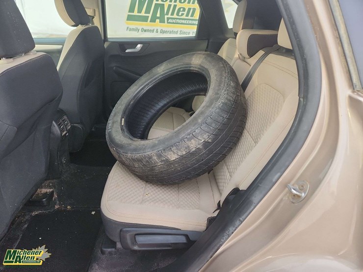 2020-ford-escape-image-15