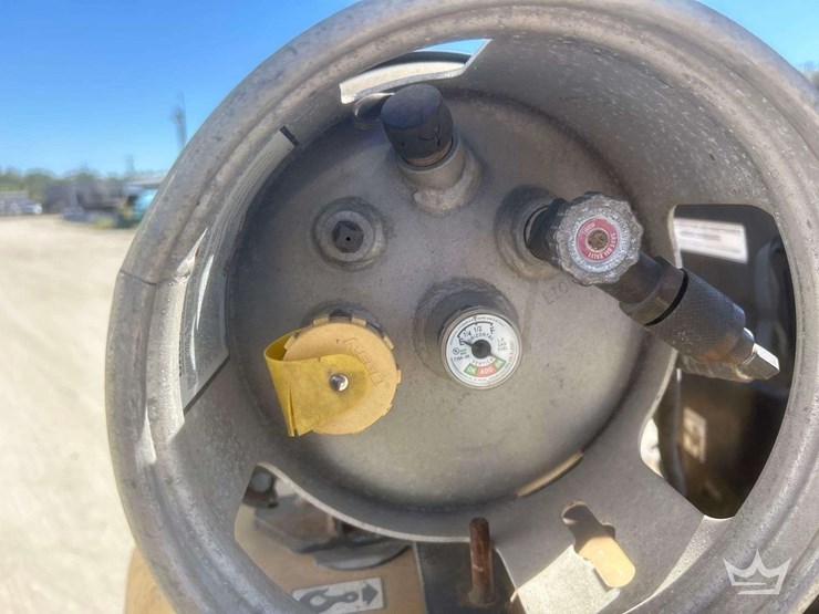 2007-caterpillar-c5000-5,000lb.-straight-mast-lp-forklift-image-12